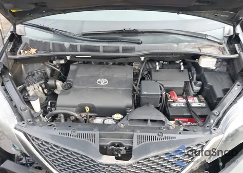 2013 Toyota Sienna Se 8 Passenger z USA, uszkodzony, nr VIN 5TDXK3DC1DS313138